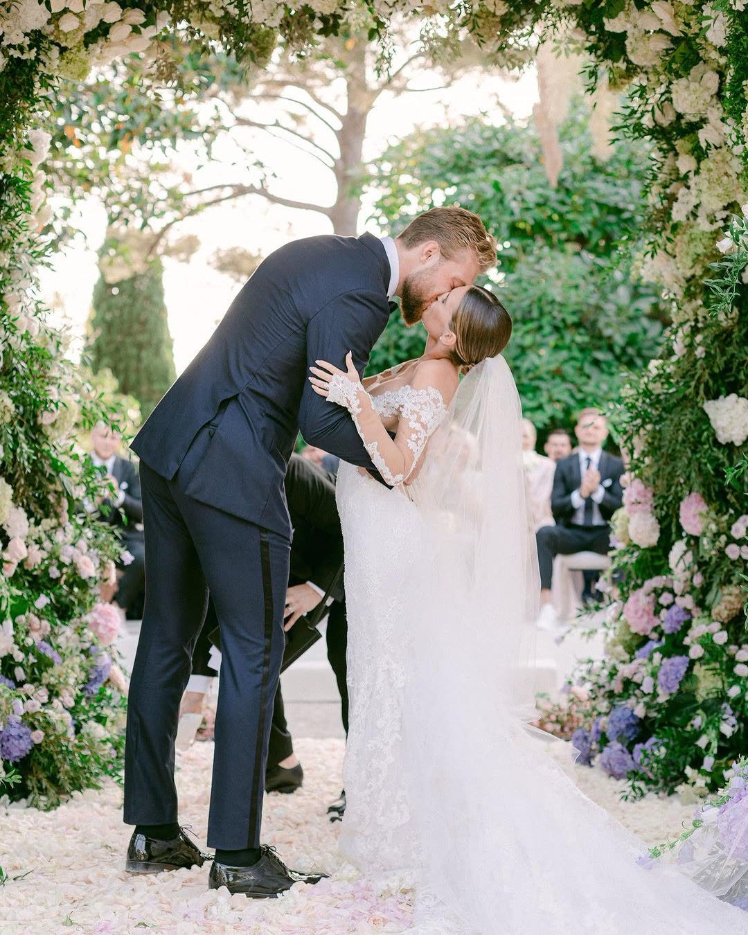 Real wedding — the first kiss